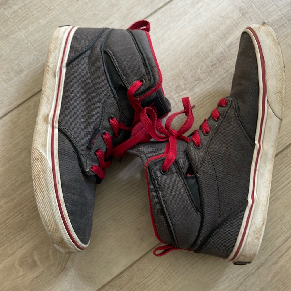 Youth Vans mid top shoes